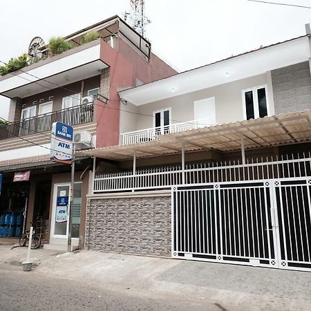 Reddoorz Syariah Near Siloam Hospital Kebon Jeruk Hotel Jacarta Exterior foto