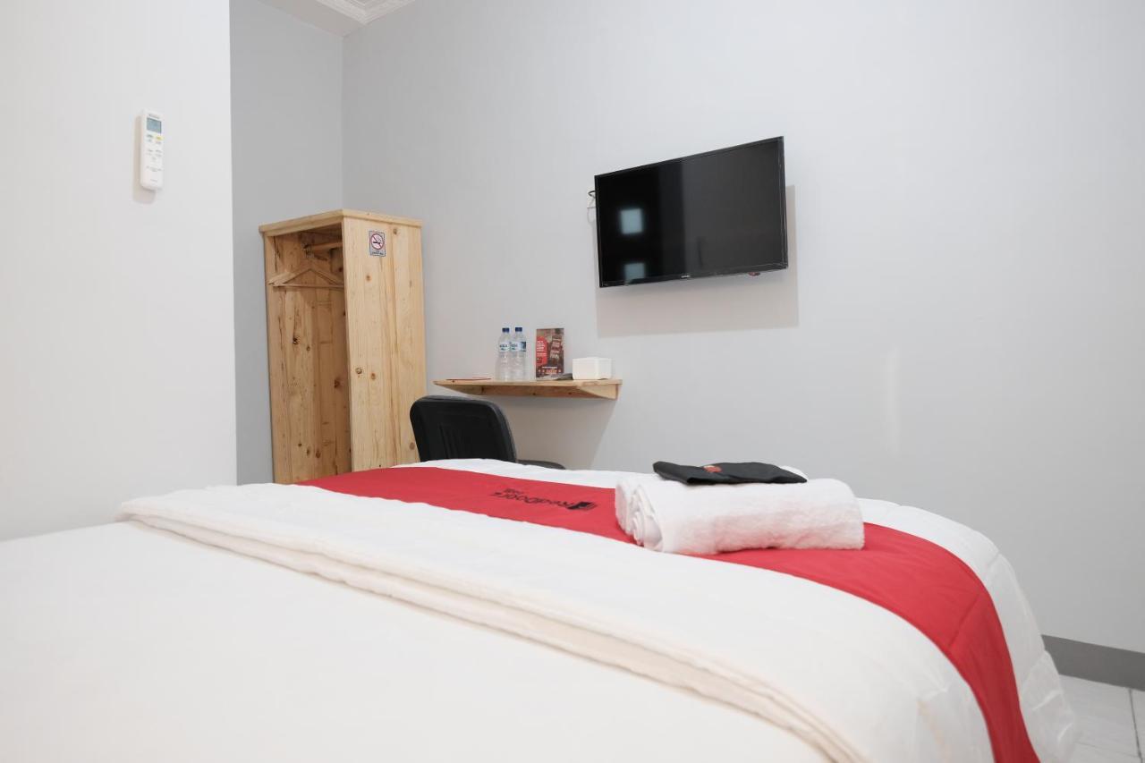 Reddoorz Syariah Near Siloam Hospital Kebon Jeruk Hotel Jacarta Exterior foto