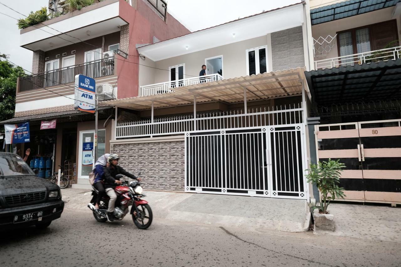 Reddoorz Syariah Near Siloam Hospital Kebon Jeruk Hotel Jacarta Exterior foto