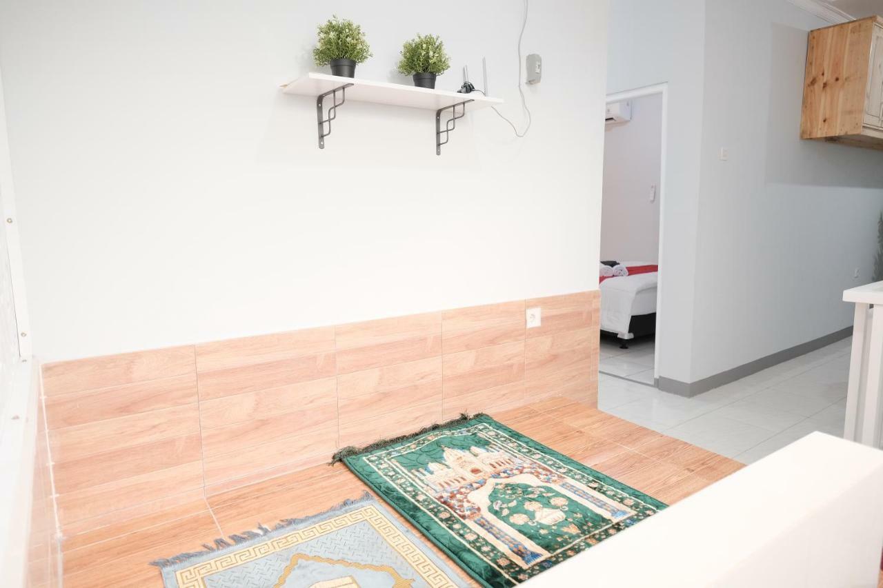 Reddoorz Syariah Near Siloam Hospital Kebon Jeruk Hotel Jacarta Exterior foto