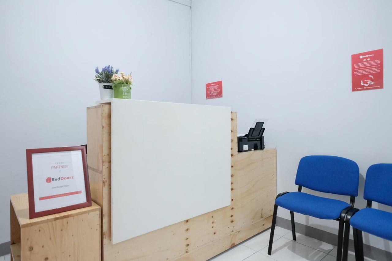 Reddoorz Syariah Near Siloam Hospital Kebon Jeruk Hotel Jacarta Exterior foto