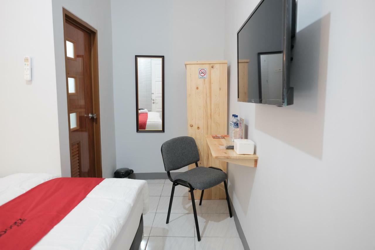 Reddoorz Syariah Near Siloam Hospital Kebon Jeruk Hotel Jacarta Exterior foto